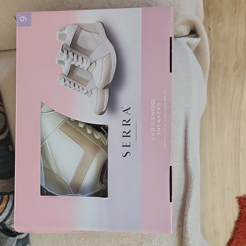 NWT Serra White wedge sneakers size 9